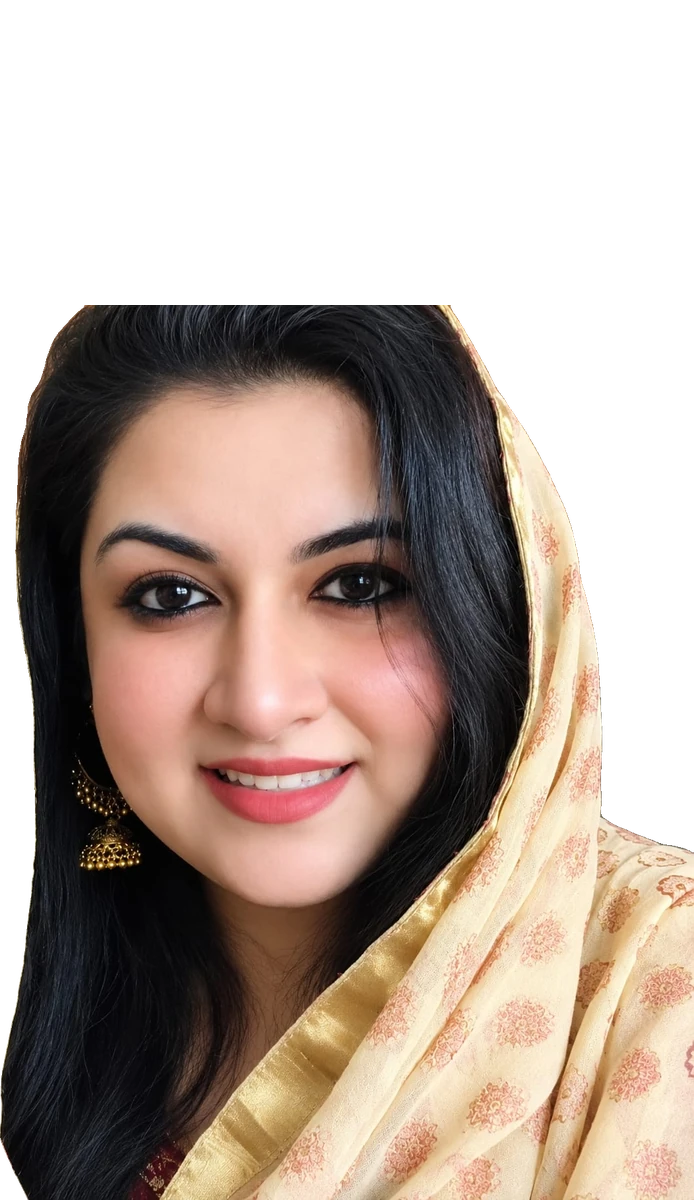 Portrait of Jisha Sameer, artist at ISOAG Gallery, Dubai
